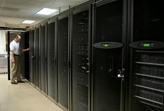 中國(guó)人來(lái)看看美國(guó)的機(jī)房究竟好在哪？好在什么地方？